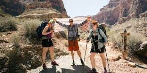
what to wear hiking in summer
